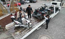 Bolvadin'de polis ekipleri denetimi elden bırakmıyor