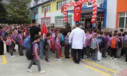 Çarşamba'da okullar öğrencilerle şenlendi