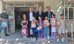 Çermikte 300 öğrenciye okul çantası dağıtıldı