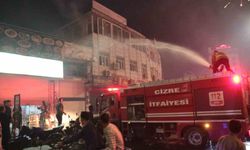 Cizre'deki galibiyet kutlamalarında 3 iş yeri ve 1 araç yandı: 1 itfaiye eri yaralandı