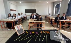 Eğitim yuvasında hüzünlü ilk gün: Yüksekova'da vefat eden fizik öğretmeni İkram Anuk unutulmadı