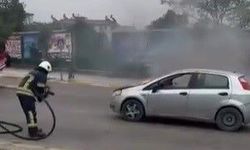 Elazığ'da alev alan otomobil söndürüldü