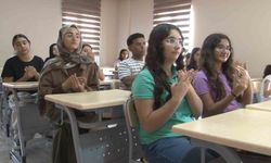 Engelleri aşmak için işaret dili öğreniyorlar