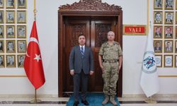 Erzincan Valisi Aydoğdu, İl Jandarma Komutanı Altundarak'ı kabul etti