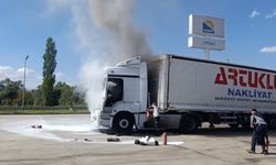 Erzincan'da tırın kupa kısmında çıkan yangın söndürüldü