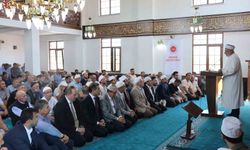 Eski cami korundu, yenisi ibadete açıldı