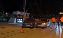 Eskişehir'de iki otomobil çarpıştı: 2 yaralı