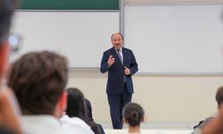 ETÜ'de 2026-2027 akademik yılının ilk dersini 'Terörsüz Türkiye' temasıyla Rektör Çakmak verdi