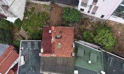 Eyüpsultan'da toprağın kaydığı alan ve tahliye edilen apartman dron kamerasıyla görüntülendi