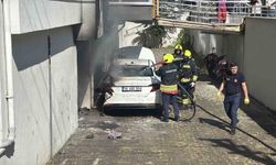 Garajda hava kompresörü yangın çıkarttı, otomobil ve apartman hasar aldı: 3 kişi dumandan etkilendi