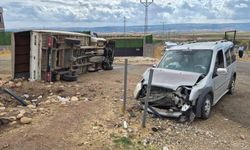 Gaziantep'te hafif ticari araç ile kamyonet çarpıştı: 5 yaralı