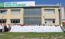 Gazze'de ölen çocukların ismi 12 metre uzunluğundaki pankarta sığmadı