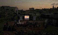 Gazze'de yıkımın ortasında çocuklar için gezen sinema
