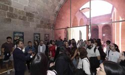 Gevher Nesibe'de tıp fakültesi öğrencilerine ilk ders