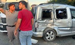 Hafif ticari araç ile kamyon çarpıştı: 3 yaralı
