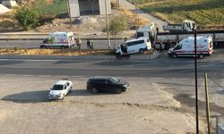 Hasköy'de tır ile panelvan araç çarpıştı: 3 yaralı