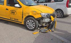 İnegöl'de taksi ile otomobil çarpıştı: 2 yaralı