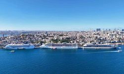 İstanbul siluetine eşlik eden 3 kruvaziyer havadan görüntülendi