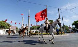 İzmir'de havada karada kurtuluş coşkusu