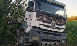 Kalp krizi geçiren beton mikserinin sürücüsü hastanede hayatını kaybetti