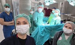Karnındaki 13 santimetrelik kitle başarıyla çıkarıldı: Hasta sağlığına kavuştu