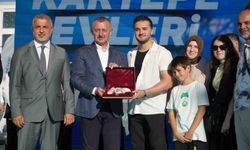 Kartepe Kent Konut Evleri'nde 144 hak sahibine anahtar teslim edildi