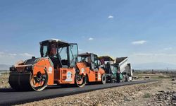 Kayseri Büyükşehir, Develi'de sıcak asfalt çalışmalarına başladı