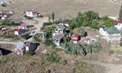 Köye yerleşen kamu emeklisi, köyde kafeye çevirdiği iki katlı evinde vatandaşlara hizmet veriyor