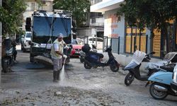 Kuşadası Belediyesi temizlik ekipleri çalışmalarını sürdürüyor