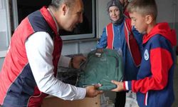 Kütahya'da köy okulundaki öğrencilere kırtasiye desteği