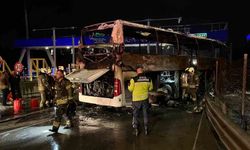 Kuzey Marmara Otoyolu'nda bariyerlere çarpan otobüs alev alev yandı