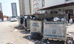 Mahalleliden belediyeye protesto: Çöpleri kendi elleriyle topladılar