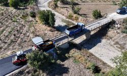 Manisa Büyükşehir, Sarıgöl'de 6 kilometrelik yolu sıcak asfaltla buluşturuyor