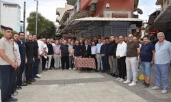 Manisa'da silahlı soygun girişimini kınayan kuyumcular aynı anda kepenk indirdi