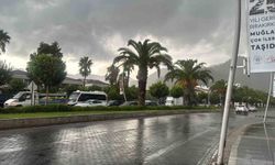 Marmaris'te sağanak yağış başladı