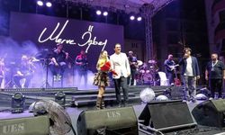 Merve Özbey, Selendi'yi şarkılarıyla coşturdu