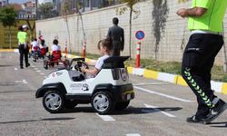 Minik sürücüler trafik kurallarını eğlenerek öğrendi