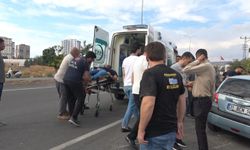 Motosiklet ile otomobil çarpıştı: 1'i ağır 2 yaralı