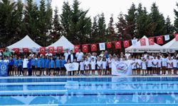 Mudanya Belediyesporlu yüzücüler madalyaları topladı