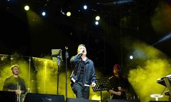 Oğuzhan Koç, Edirne konserinde sahne önünde sigara içen kişiye tepki gösterdi