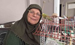 Ölmek üzereyken sahiplendiği muhabbet kuşu hayat arkadaşı oldu