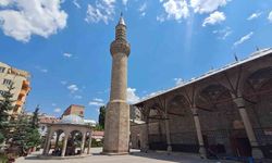 Önce minare yapıldı, cami sonradan eklendi