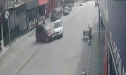 Osmaniye'de iki otomobilin çarpıştığı kaza kamerada: 2 yaralı