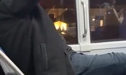 Otobüste ayakkabılarını çıkarıp seyahat etti, rahatlığı pes dedirtti