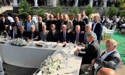 Saral ailesi yemekte bir araya geldi