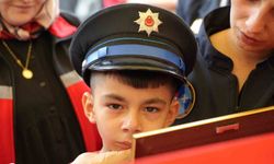 Şehidin eşi ve çocuğundan yürek yakan veda: Babaya son sarılış