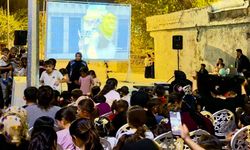 Silopi'de çocuklar için açık hava sineması