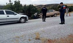 Sivrihisar'da otomobiller kafa kafaya çarpıştı: 1'i ağır 2 yaralı