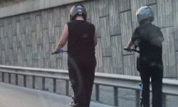 TEM Otoyolu'nda tehlikeli yolculuk: 2 kişi skuterla kilometrelerce ilerledi