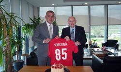 TFF Onursal Başkanı Şenes Erzik için doğum günü kutlaması düzenlendi